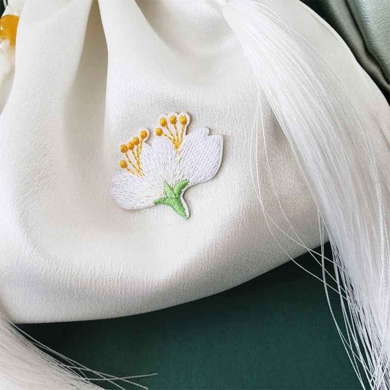 Атласная сумка в китайском стиле с винтажным вышивкой