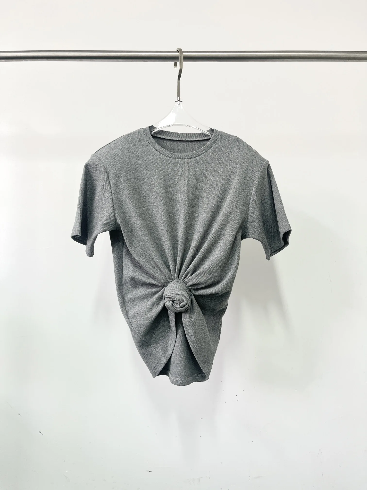 

2023 spring and summer women's clothing fashion new Knotted Twisted Design Thread T-shirt 0621