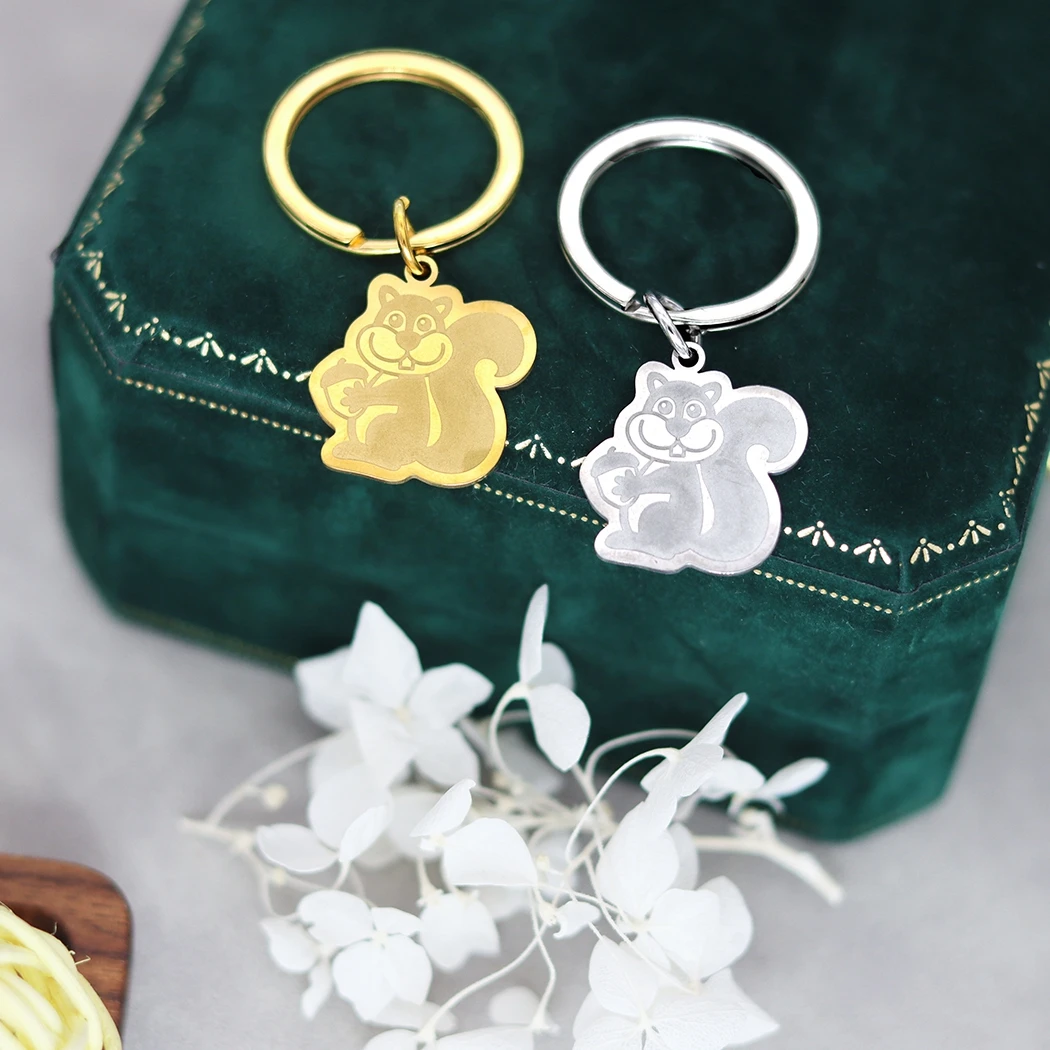 Нержавеющая сталь индивидуальное имя белка держит жолудь брелки для женщин