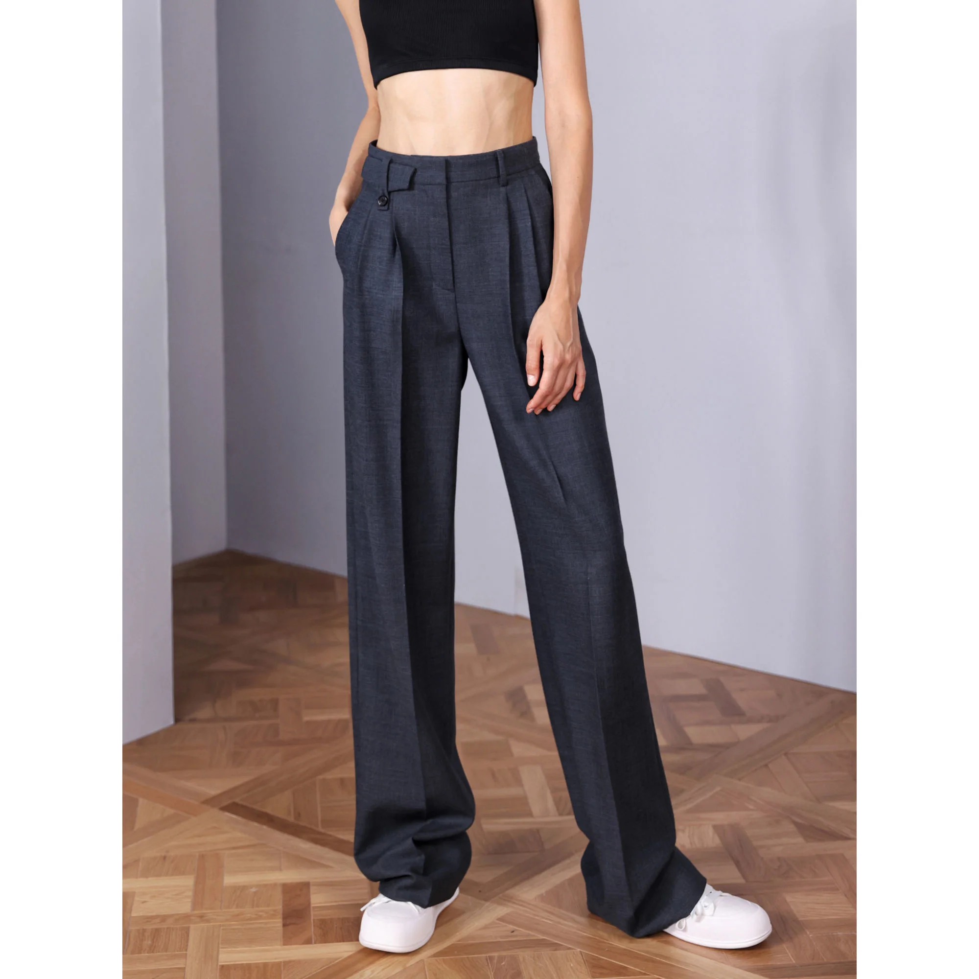 Такой же двойной плиссированный дизайн Xiaojingjia показывает тонкую и высокую