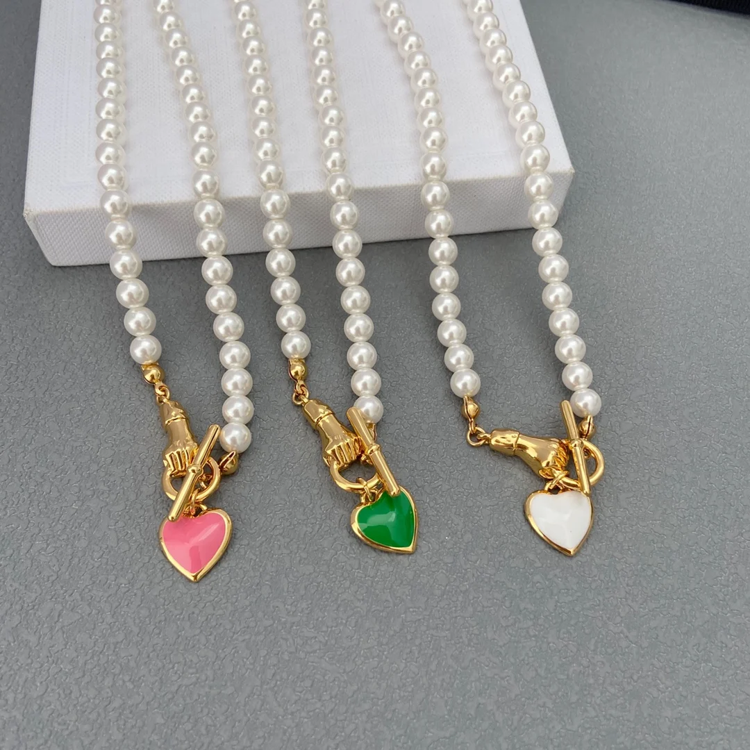 

European and American fashion small hand love pearl necklace