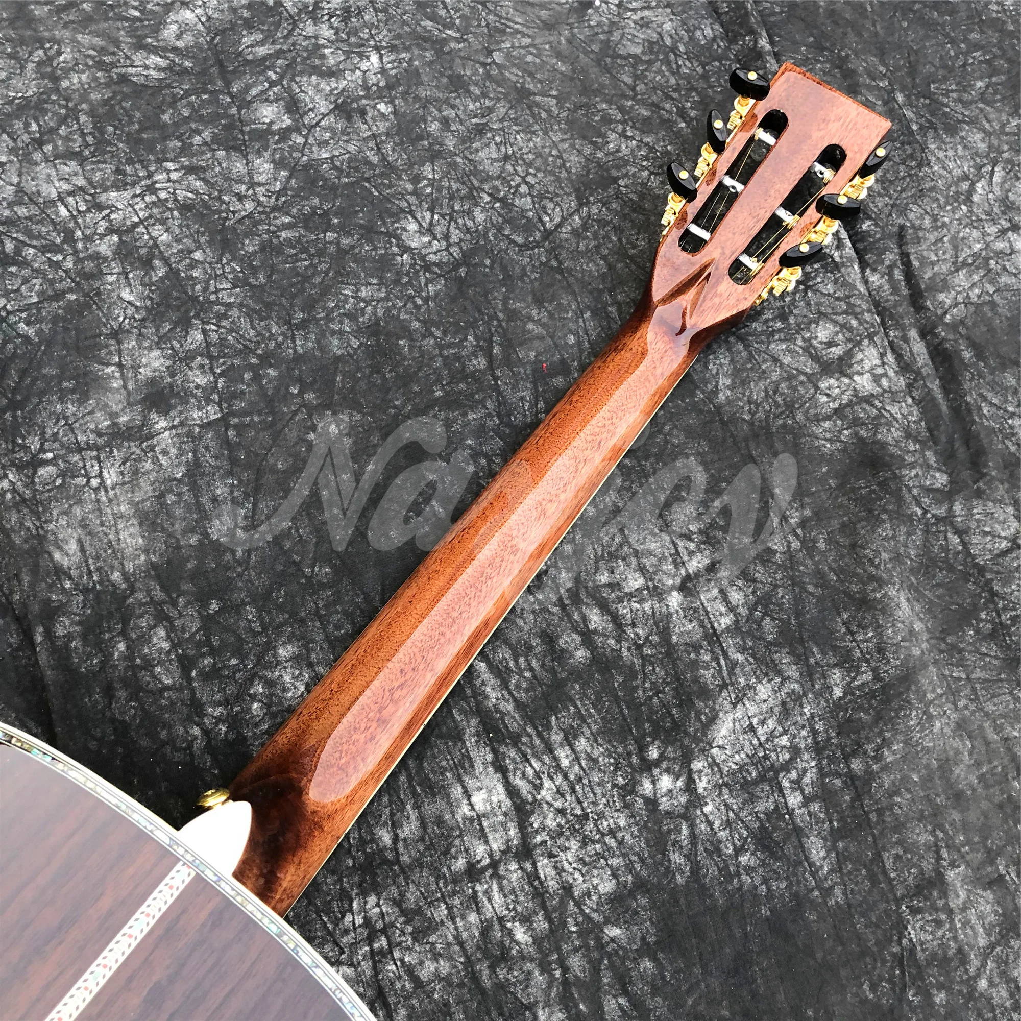 Изготовленная на заказ 40-дюймовая верхняя часть из цельной ели типа OM