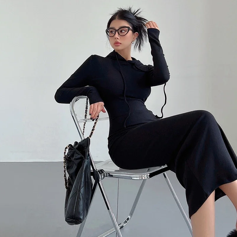 Платье миди с капюшоном женское однотонное повседневное уличное платье запахом