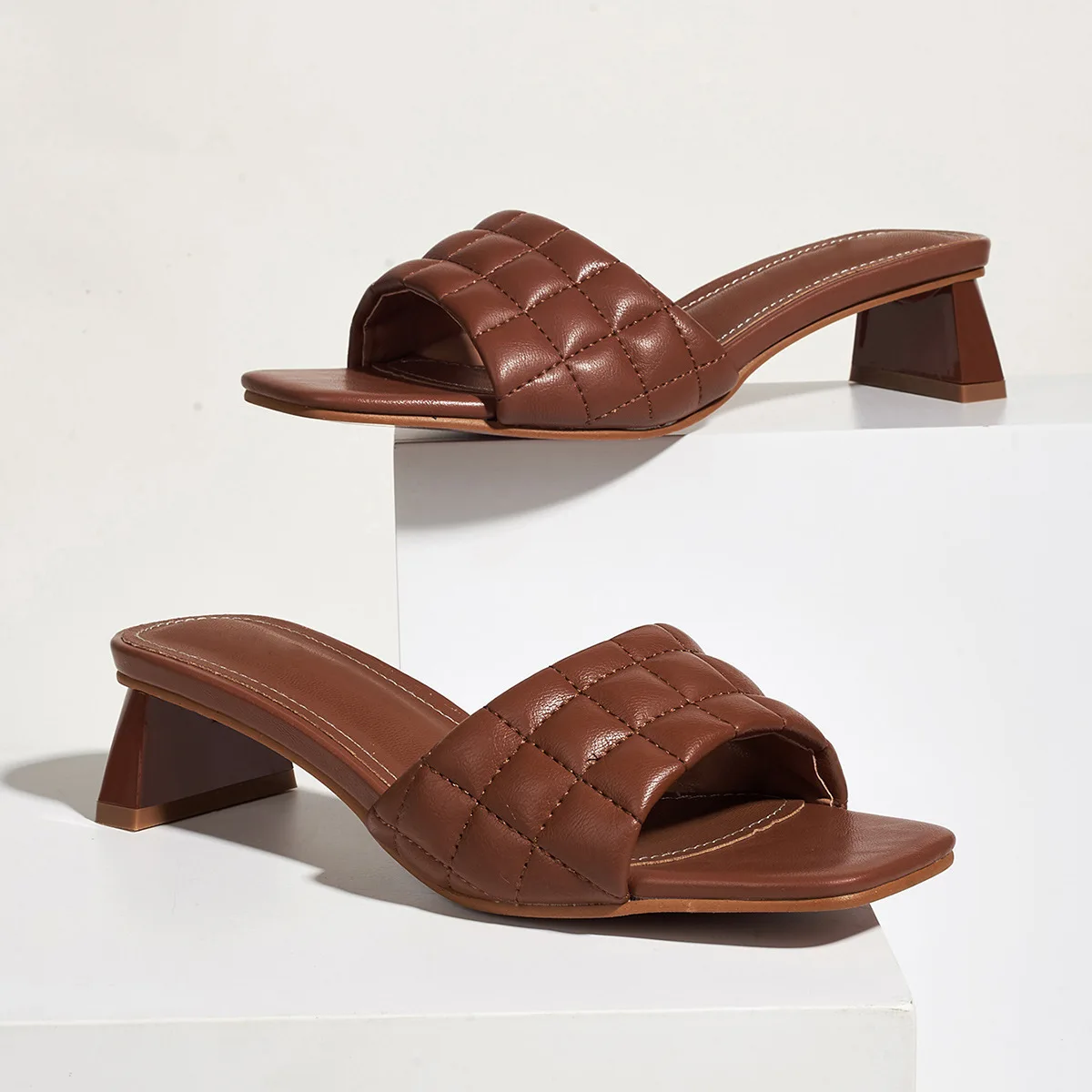 

Туфли женские на квадратном каблуке, роскошные шлепанцы, квадратный каблук, дизайнерские высокие туфли-лодочки, базовая резиновая обувь, бо...