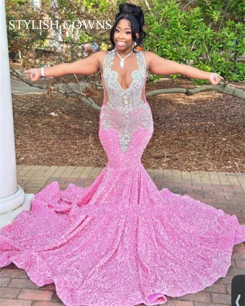 

Pink Sheer O Neck Long Prom Gowns For Black Girls 2023 Beaded Crystal Birthday Party Dresses Sparkly Sequined Evening Gown Merma