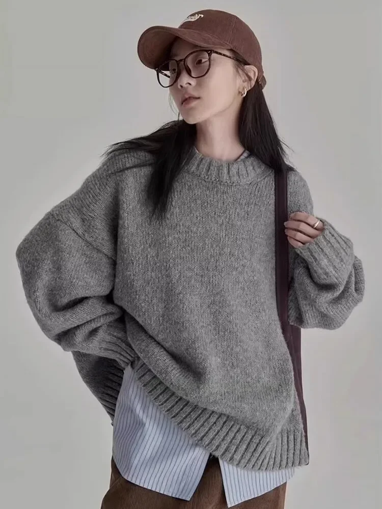Женский трикотажный свитер с длинным рукавом серый однотонный простой пуловер