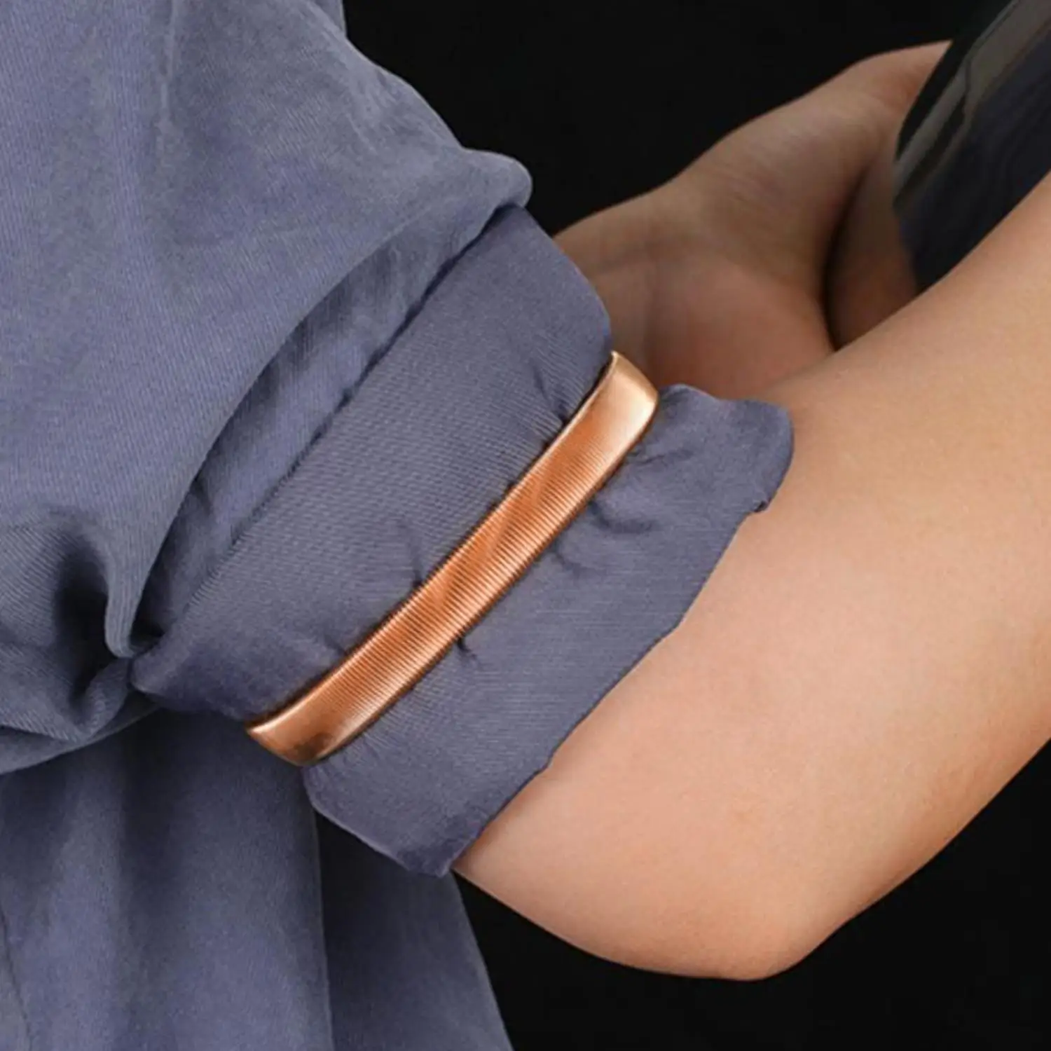 Фото Anti-Slip Elastic Shirt Sleeve Holders Metal Armbands Band Stretch Garters For Women Men №4