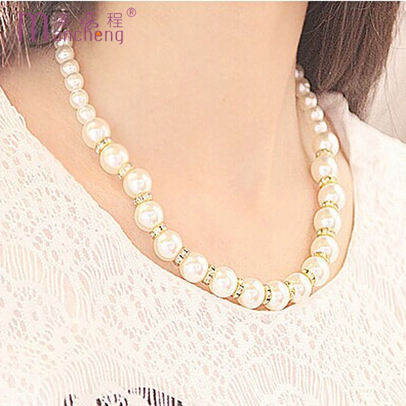 Ожерелье женское с жемчугом и бусинами на осень/зиму