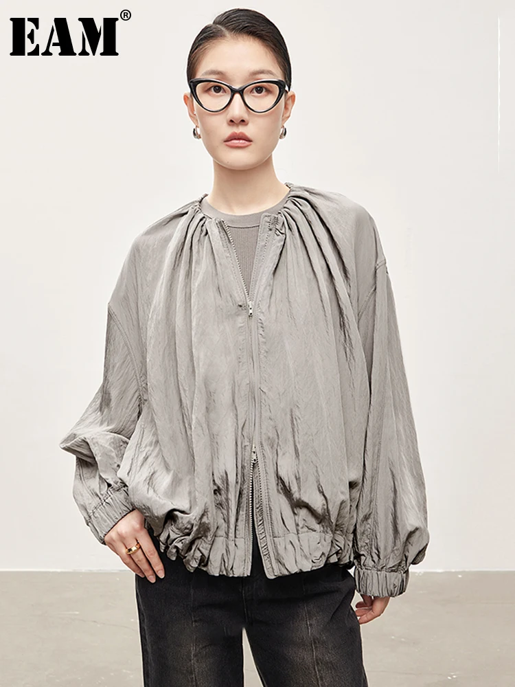 

[EAM] Loose Fit Gray Pleated Big Size Jacket New Round Neck Long Sleeve Women Coat Fashion Tide Spring Autumn 2023 1DF8527