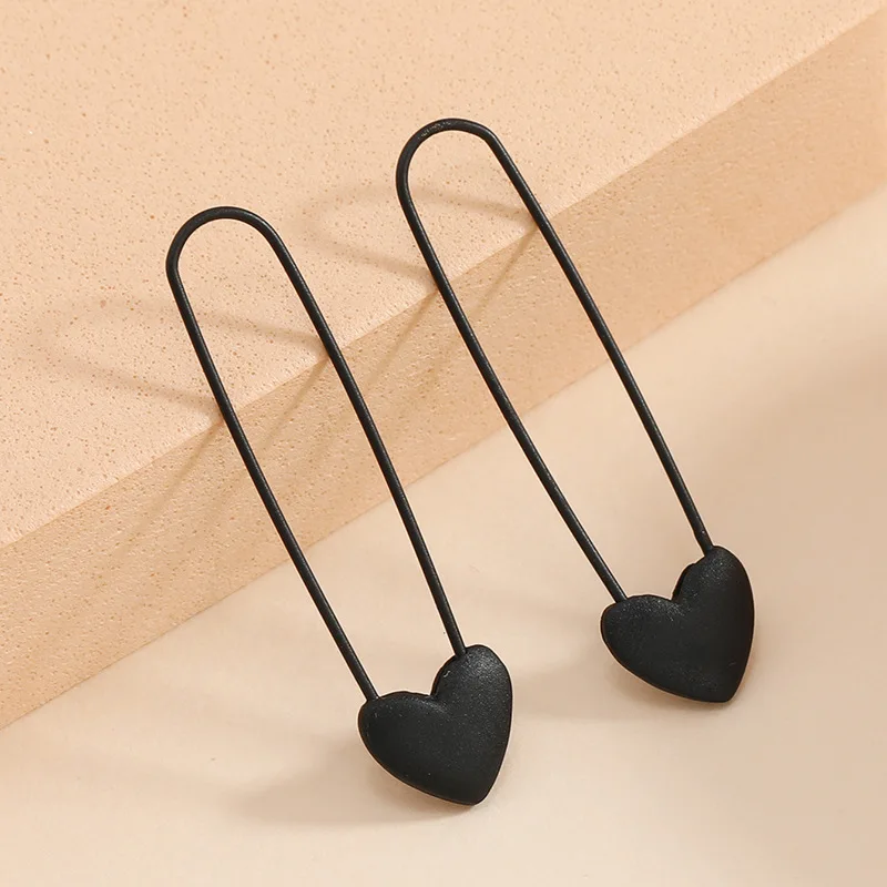 

Minimalist Design Black Enameling Metal Love Pin Shaped Hoop Earrings for Women Exaggerated Gold Color Pendant Earring Jewelry