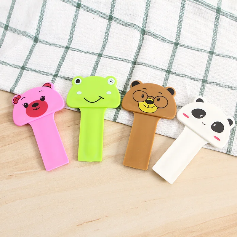

4pcs Cute Cartoon Toilet Cover Lifter Creative Home Toilet Lid Hand Carrying Device Toilet Handle Lifting Handle Flip Device