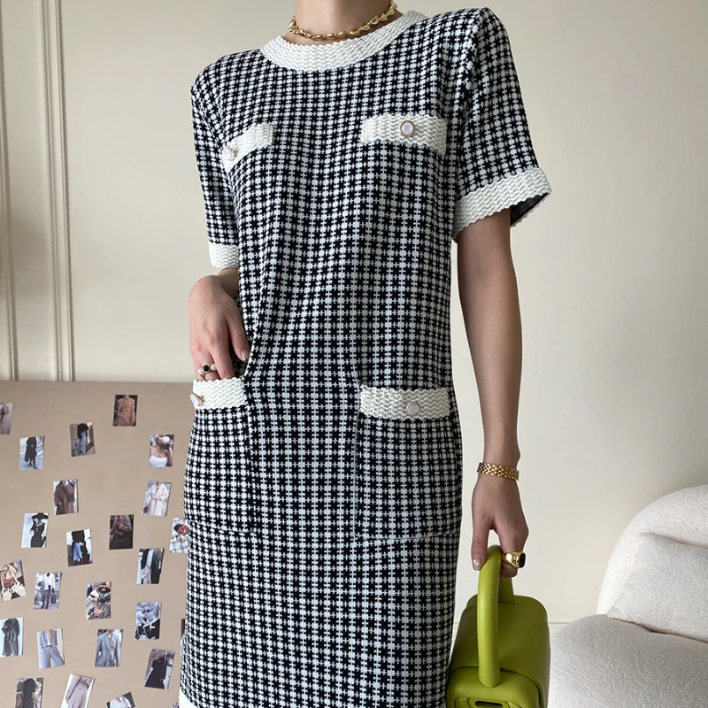 

French Small Fragrant Wind Black Grid Knitting Dress Women Casual Loose Korea Patchwork Short Sleeve Knit Dress Summer of 2022