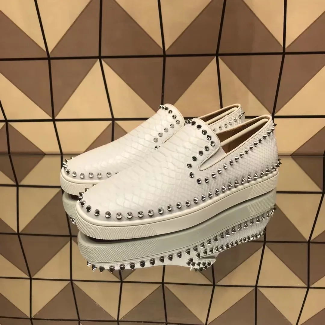 

Low Cut Luxury High Quality Trainers Driving Spiked White Snake Genuine Leather Circle Silver Rivets Flats Sneakers Shoes
