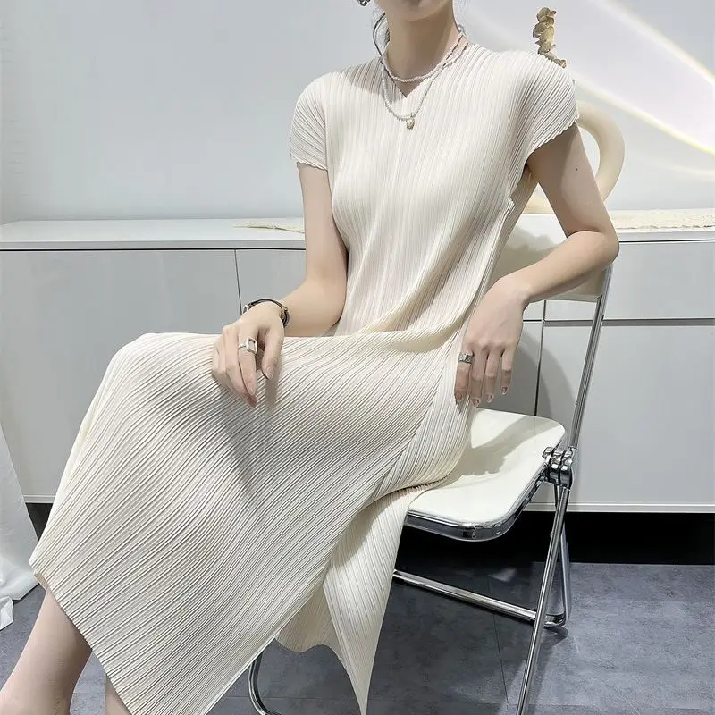 

Плиссированная юбка в простом стиле, новинка 2023, Женская однотонная одежда, городское повседневное облегающее черное, бежевое платье с V-образным вырезом и разрезом