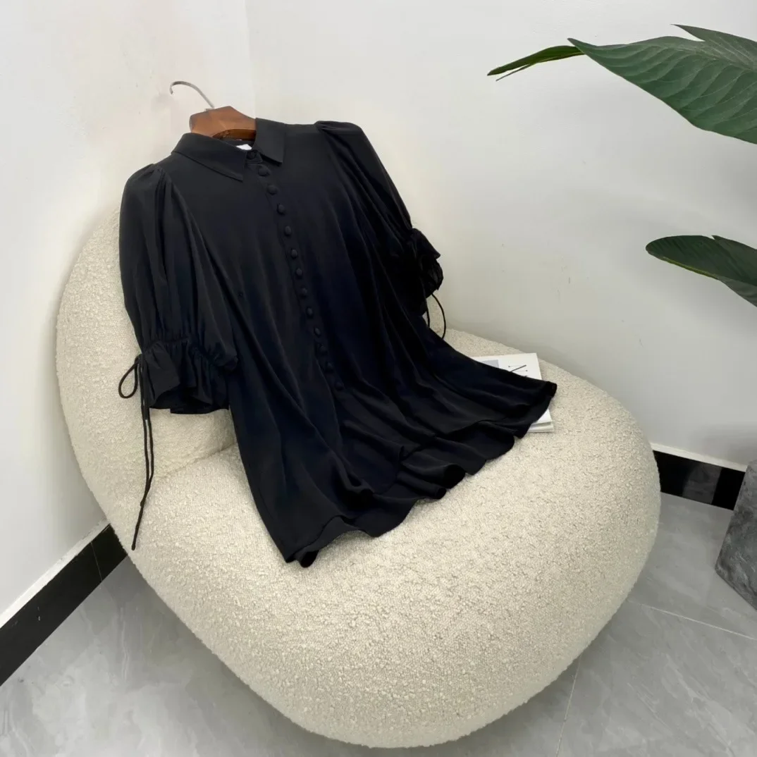 Шелковая черная блузка с оборками и отложным воротником однобортная рукавом до