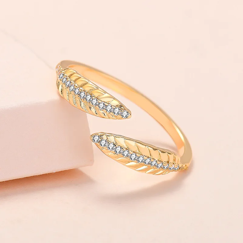 

New 2022 Designer Leaf Ring Inlaid With Zircon Opening Ring