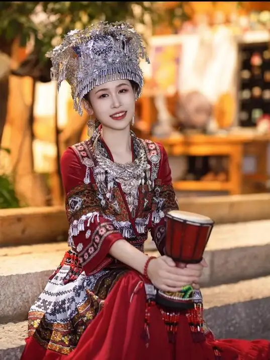 

Одежда для выступлений китайских этнических меньшинств Miao и Tujia