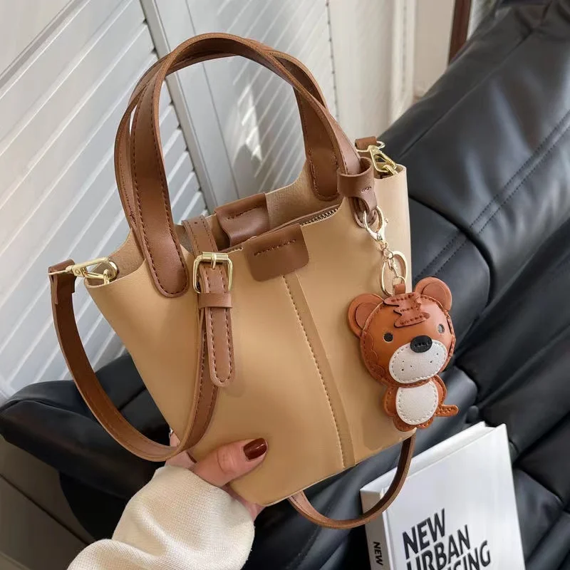 

Korean version trend ladies youth waterproof casual bag student messenger bag