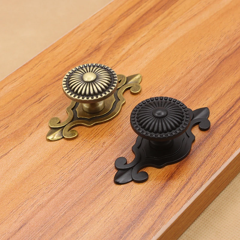 

Antique Copper Handle European Retro Zinc Alloy Single Hole Round Cabinet Door Furniture Handles Knobs Pull Hardware Accessories