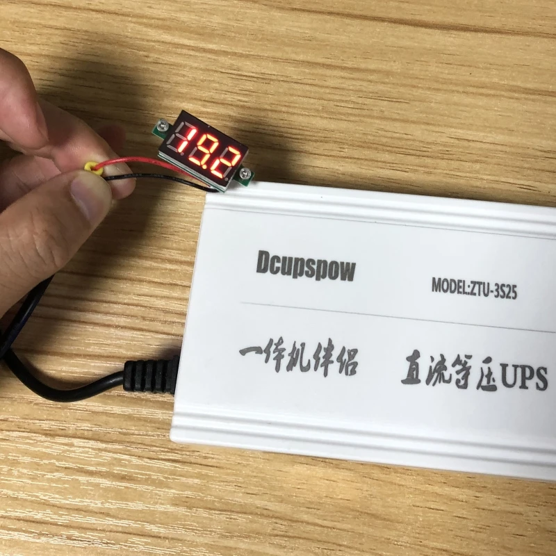 

L21D Универсальный 7500mAh 60W 12V/19V 5.5x5.5mm UPS источник бесперебойного питания для маршрутизатора ноутбука CCTV камеры и т. д.