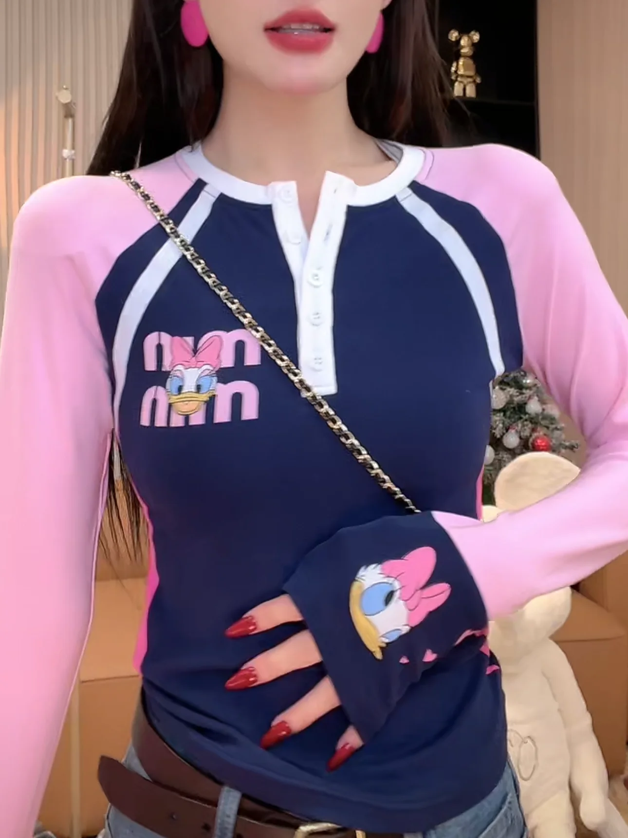 Модная брендовая рубашка с длинными рукавами контрастного цвета мультяшным