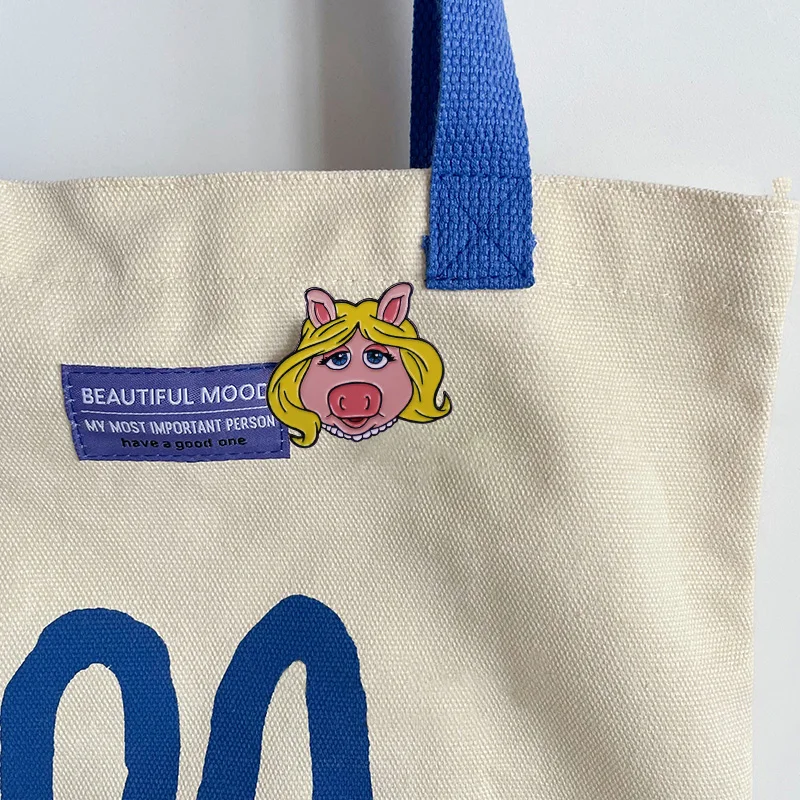 Эмалированная брошь с изображением героев шоу мисс свиньи Классическая