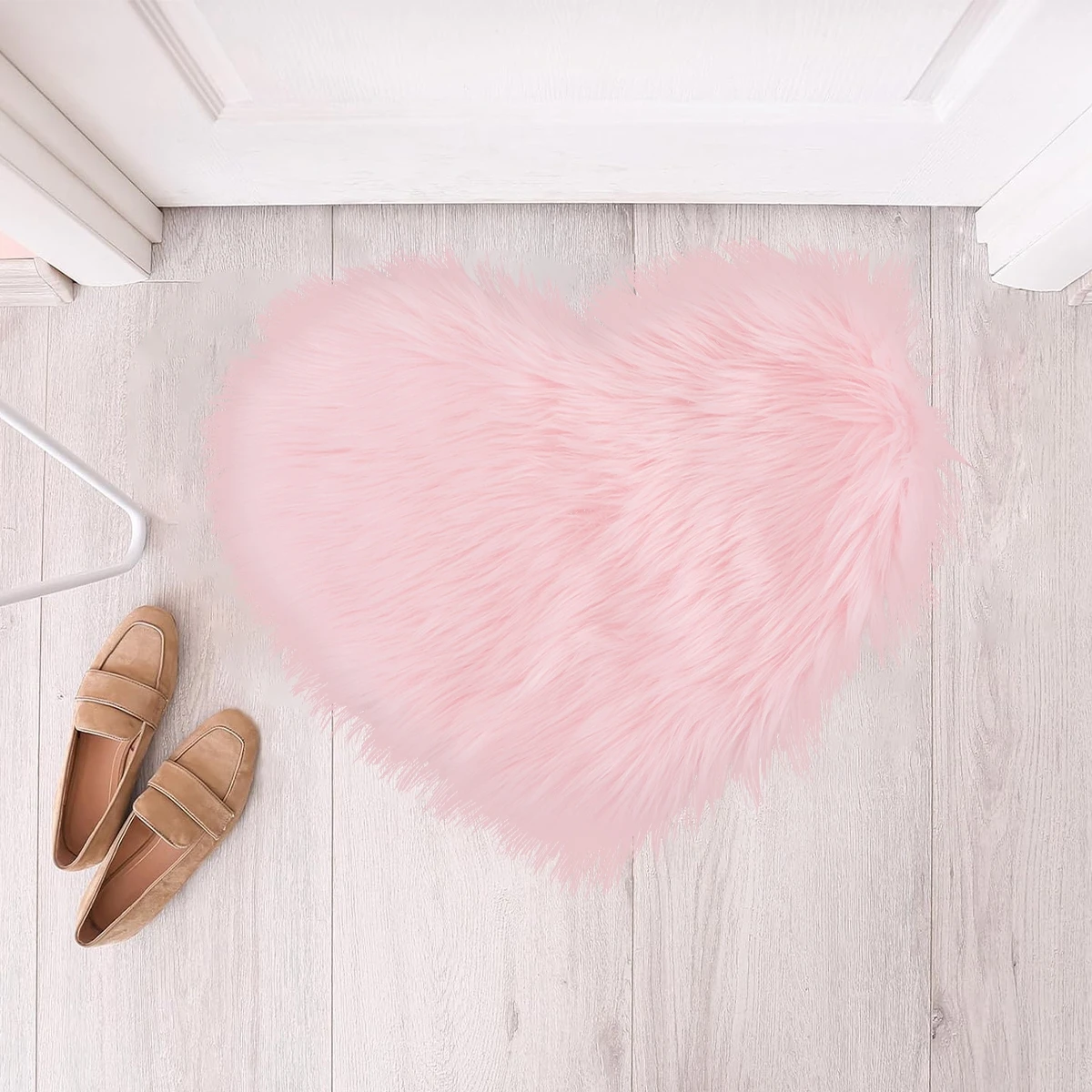 Искусственный ковер в форме сердца из искусственной шерсти