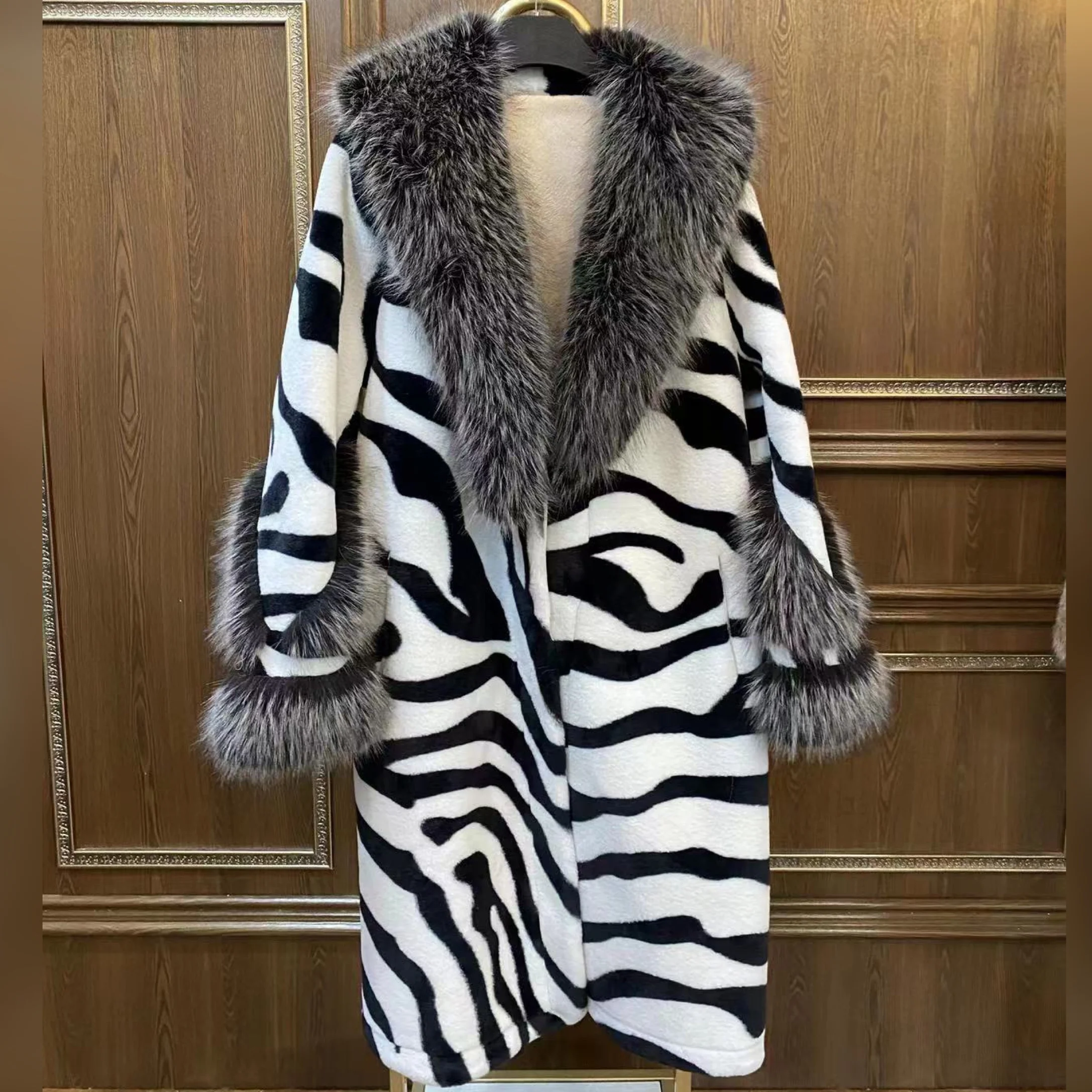 Fur Patchwork Long Sleeve Female Toka Double Face Wool Leather Warm Heavy Embroidery Sequins Casual Fashionable Jacket Winter