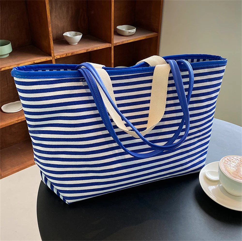 

Horizontal large capacity canvas bag female summer new college student class single shoulder bag leisure commuting Tote Bag