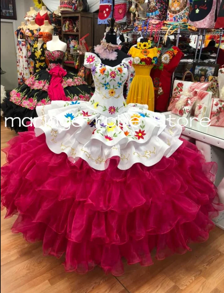 Фото Белые мексиканские платья Quinceanera цвета фуксии Charro с открытыми плечами и вышивкой с цветочными оборками, корсет, платья de 15 años по индивидуальному заказу №1