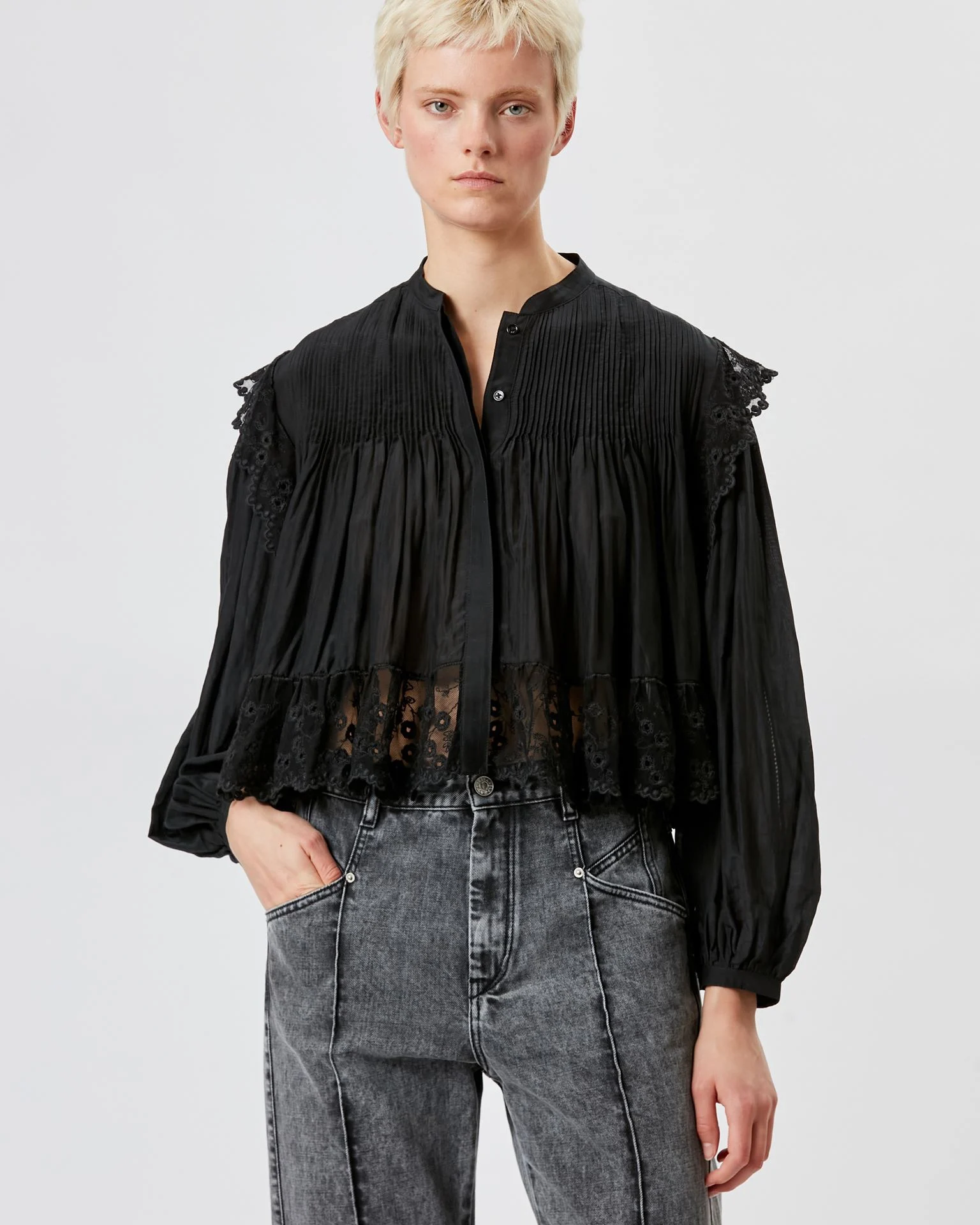 

Women Blouse Loose Lace Long Sleeved Vintage Shirt
