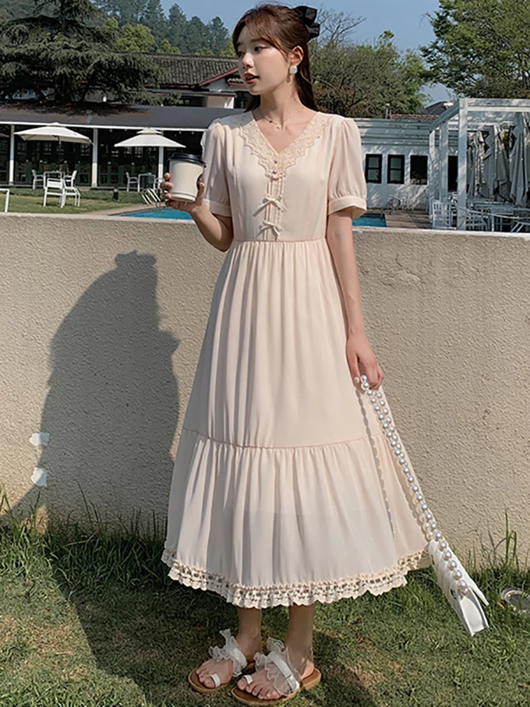 

Женское облегающее платье-миди с V-образным вырезом и коротким рукавом