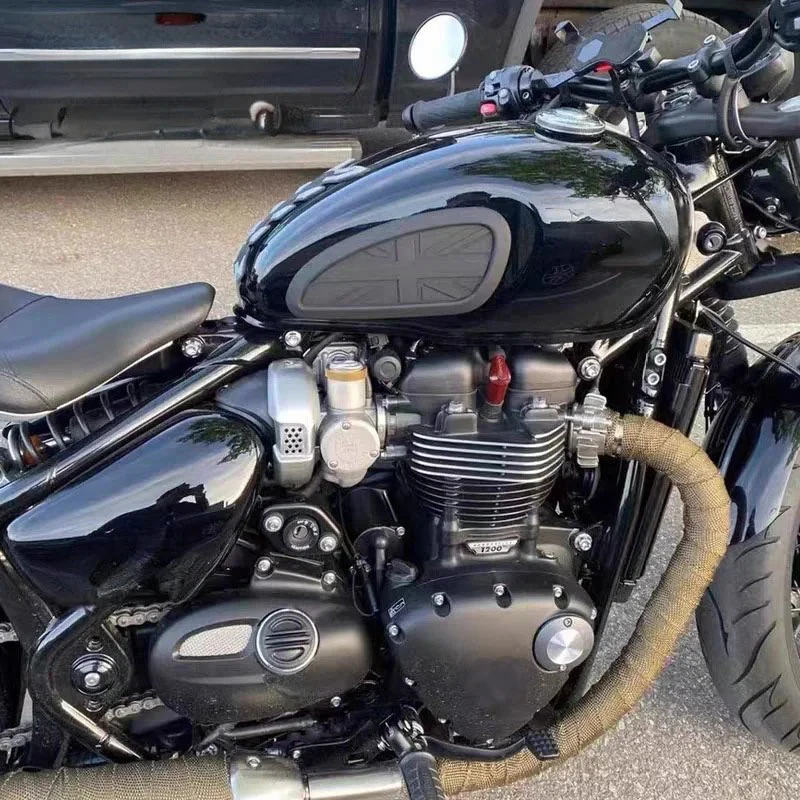Фото Универсальные ретро-накладки на бак для Scrambler Thruxton T100 T120, наклейки на боковые части топливного бака, защитные накладки на колени, декоративные наклейки №2