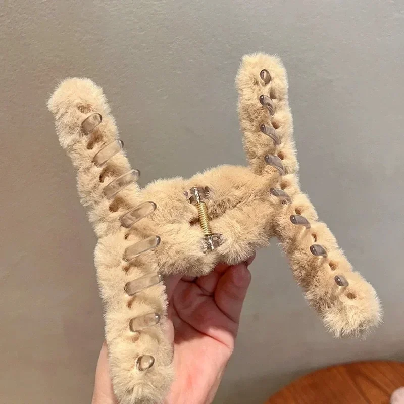 Зимняя заколка для волос из искусственного меха женщин элегантная акриловая в