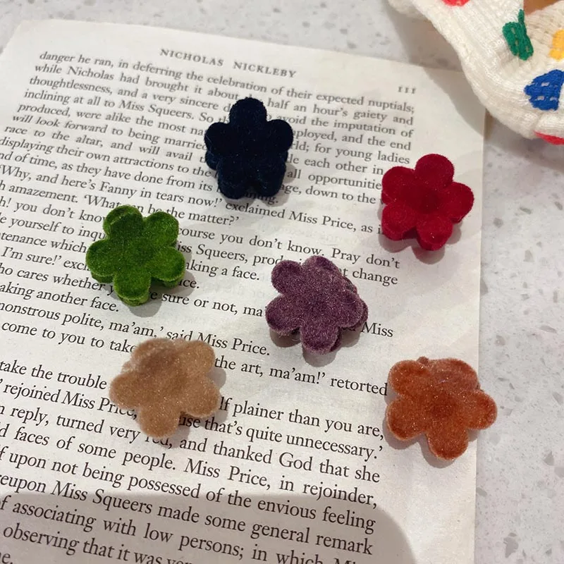 

Mini Flocking Flower Hair Claw Lovely Candy Color Geometric Crabs Hair Claw Flower Hair Clips Girl Shark Clip Hair Accessories