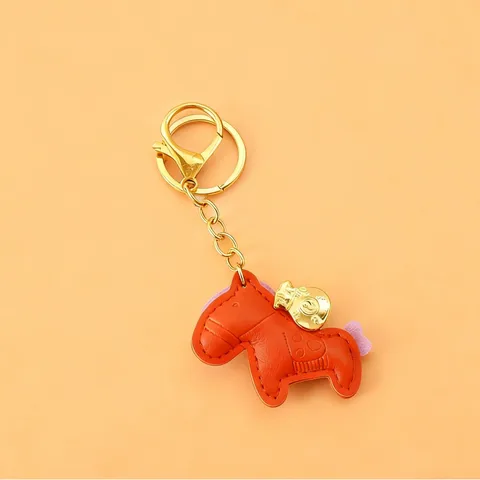 Цветной брелок с лошадью из искусственной кожи