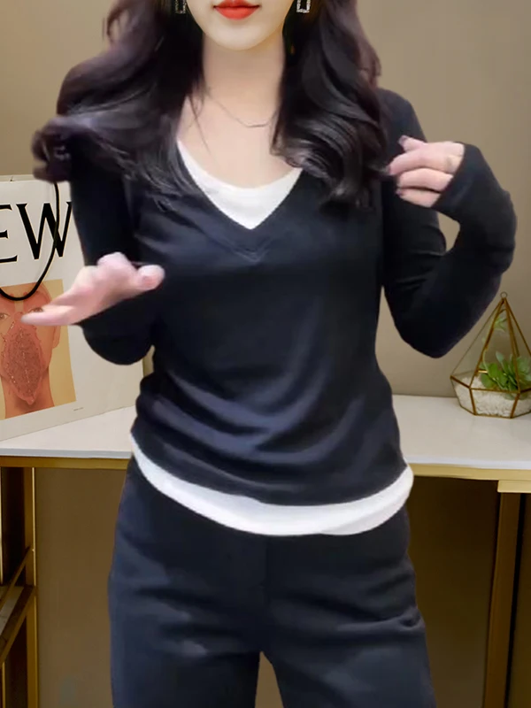 Черно-белая женская футболка с v-образным вырезом соответствующая цвету весна и