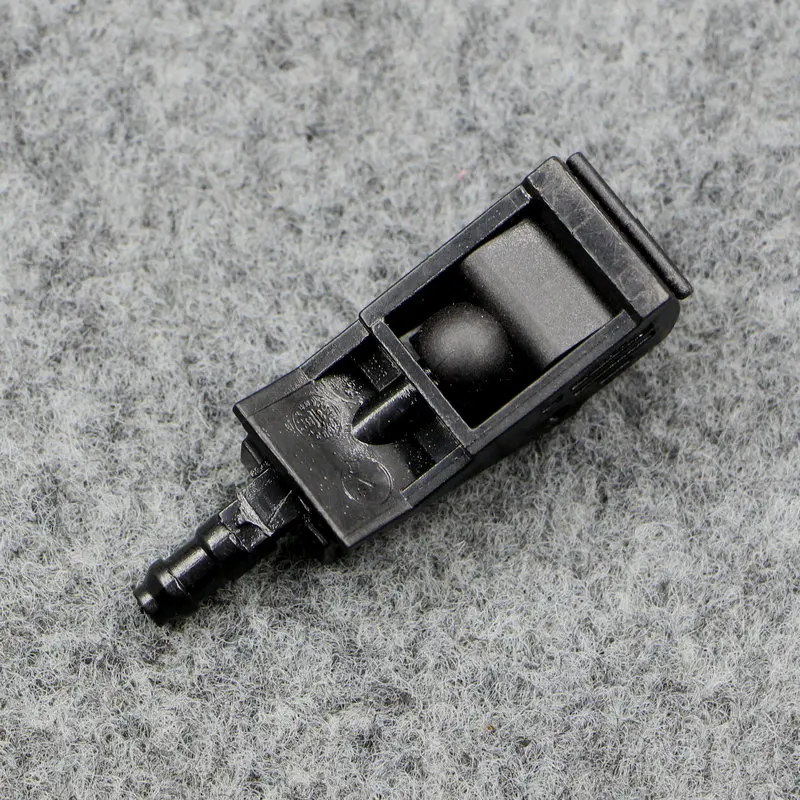 Насадка распылительная для переднего лобового стекла Passat B5 Polo Bora Golf 4 MK4 - купить