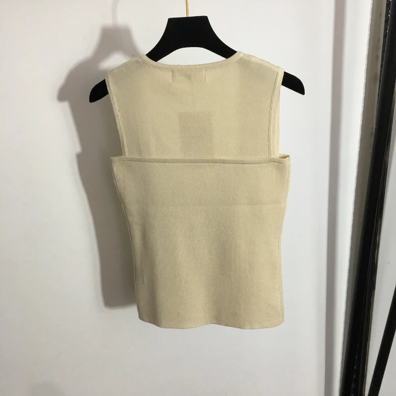 

Майка женская с квадратным воротником и декоративными пуговицами, лето 2023