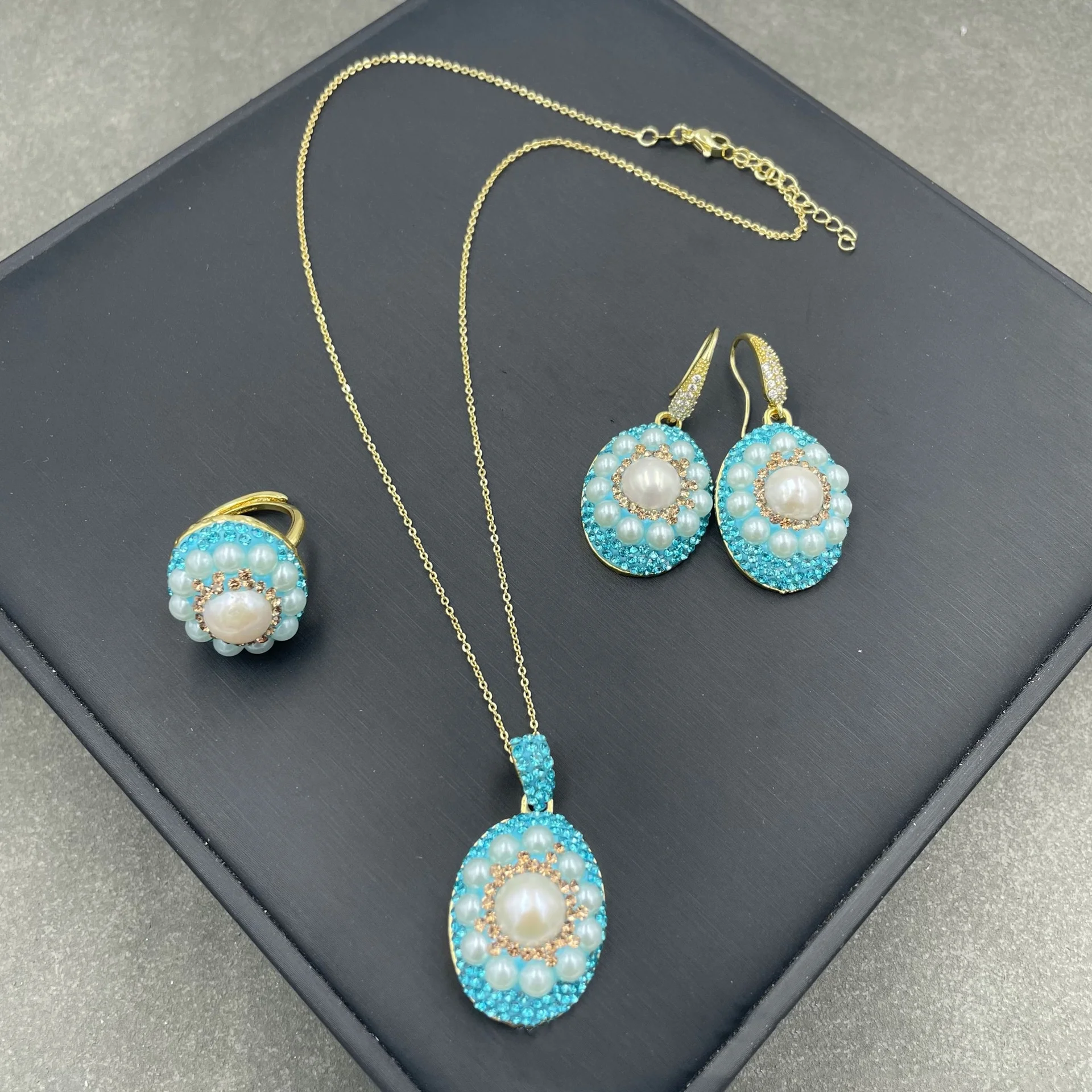 Ювелирный Комплект из натурального пресноводного жемчуга ST045