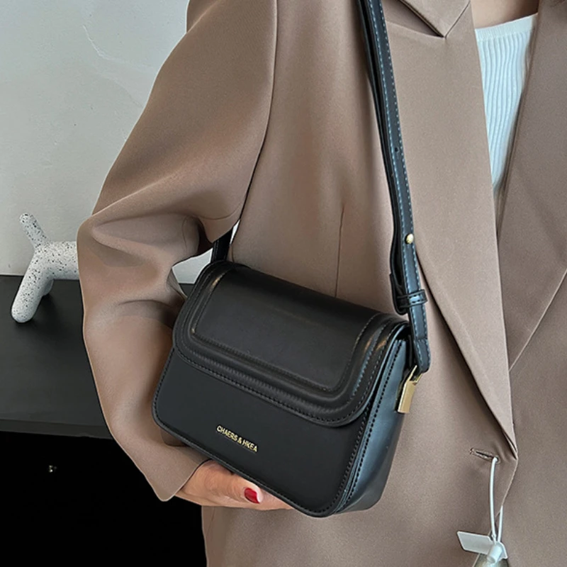 

2022 New Women's Retro Shoulder Bag Fashion Summer All-match Messenger Bag High-quality Net Red Underarm Bag Small Square Bag