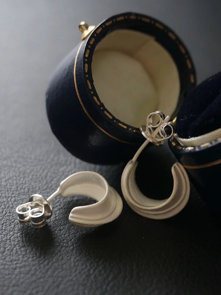  Широкие роуминг-серьги из стерлингового серебра 925 пробы Dong Jie с одинаковой