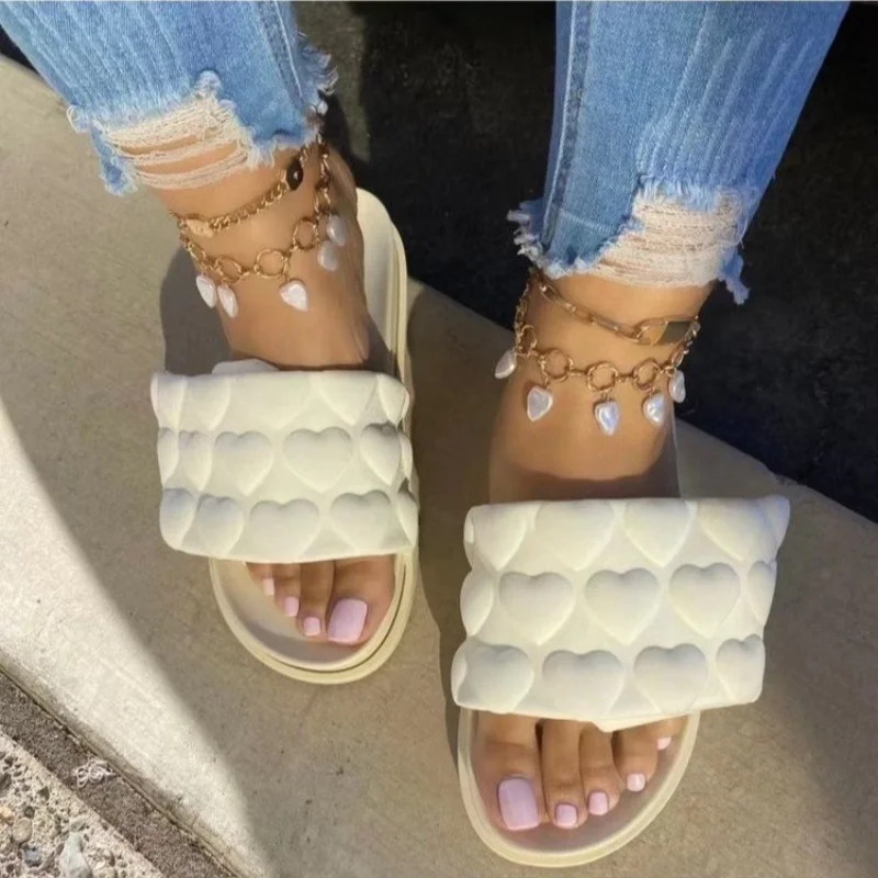 

2023 New Luxury Brand Women Summer Outdoor Versatile Anti-slip Durable Slippers Beach Sandals Home Slippers Heart Slippers Traf