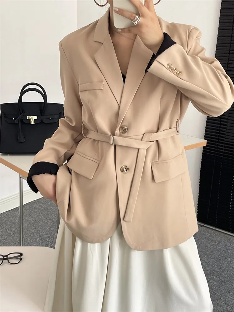 Рисунок 5 - Женский блейзер со шнуровкой