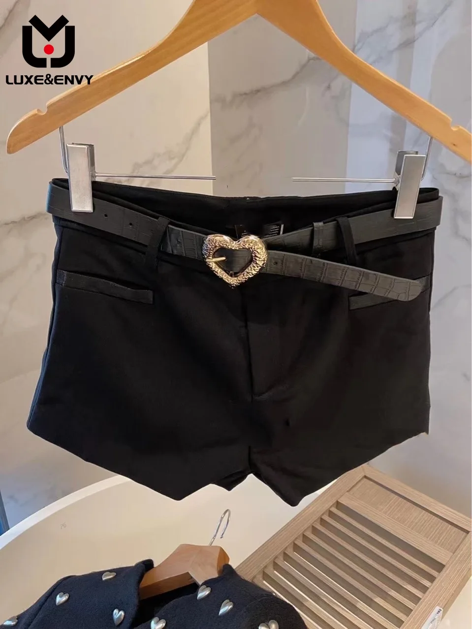 

Женские черные шорты с ремнем love LVXE & ENVY, Новое поступление на весну 2023