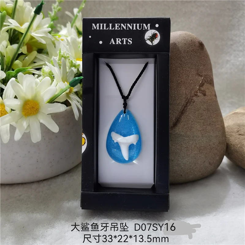 

kawaii Artificial Shark Tooth Pendant Necklace Artificial Amber Resin Crystal Valentine's Day Creative Gift Party Decoration