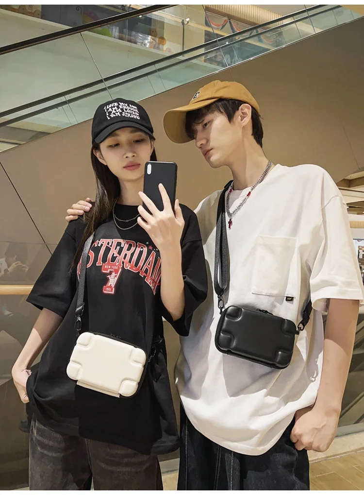 Рисунок 2 - Маленькая кожаная сумка через плечо