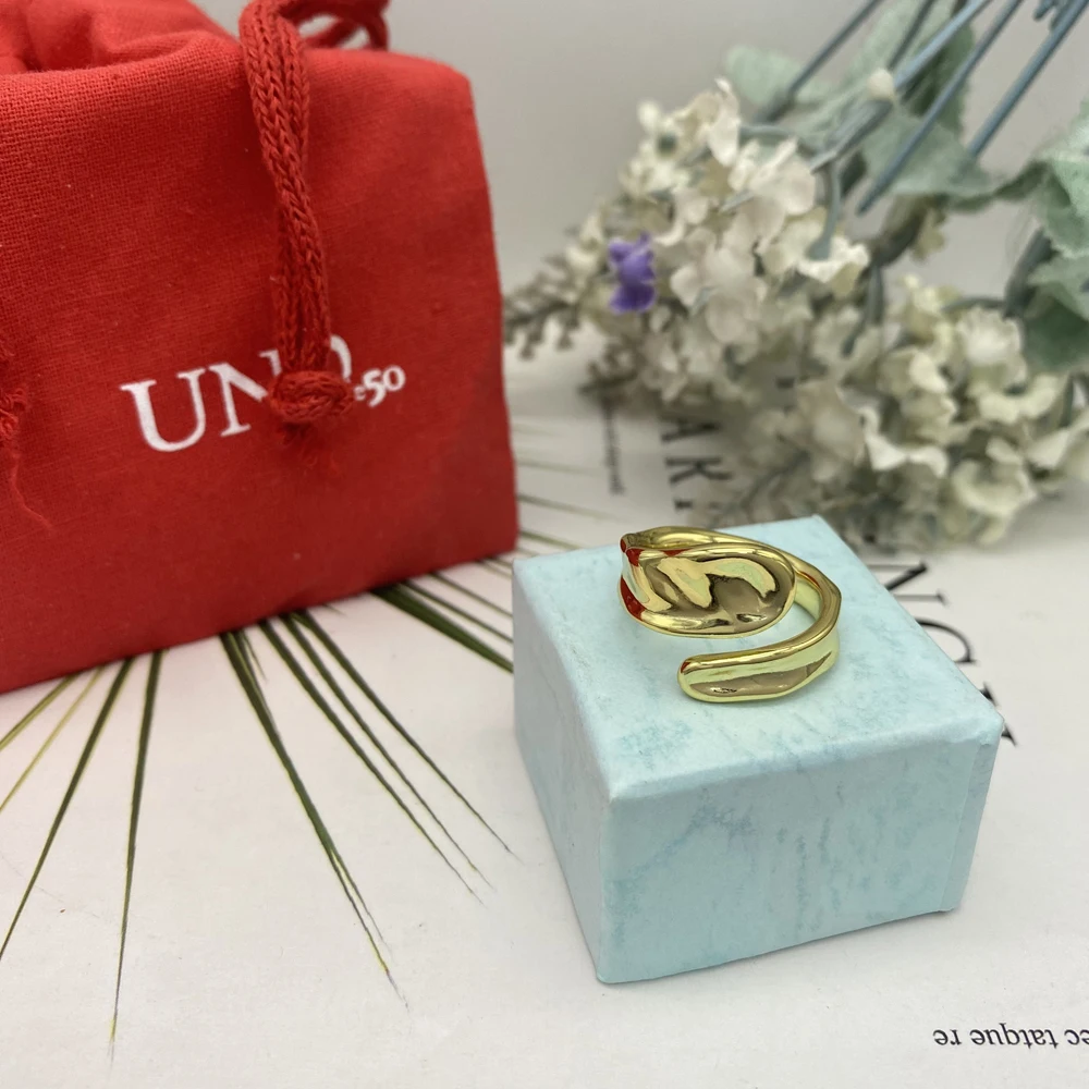 

Новинка 2023, Золотое плоское кольцо, модное простое высококачественное женское Универсальное кольцо для свиданий и путешествий, подходит для UNO DE 50