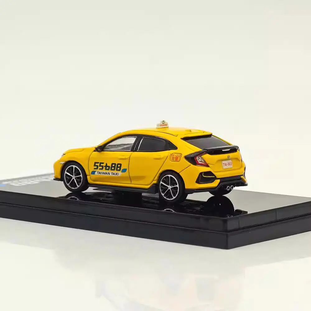 Фото Масштабная модель автомобиля Honda Civic FK7 1:64 из литого металла в наличии №2