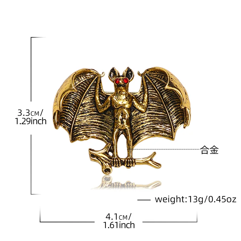 Женский значок в виде летучей мыши готическом стиле